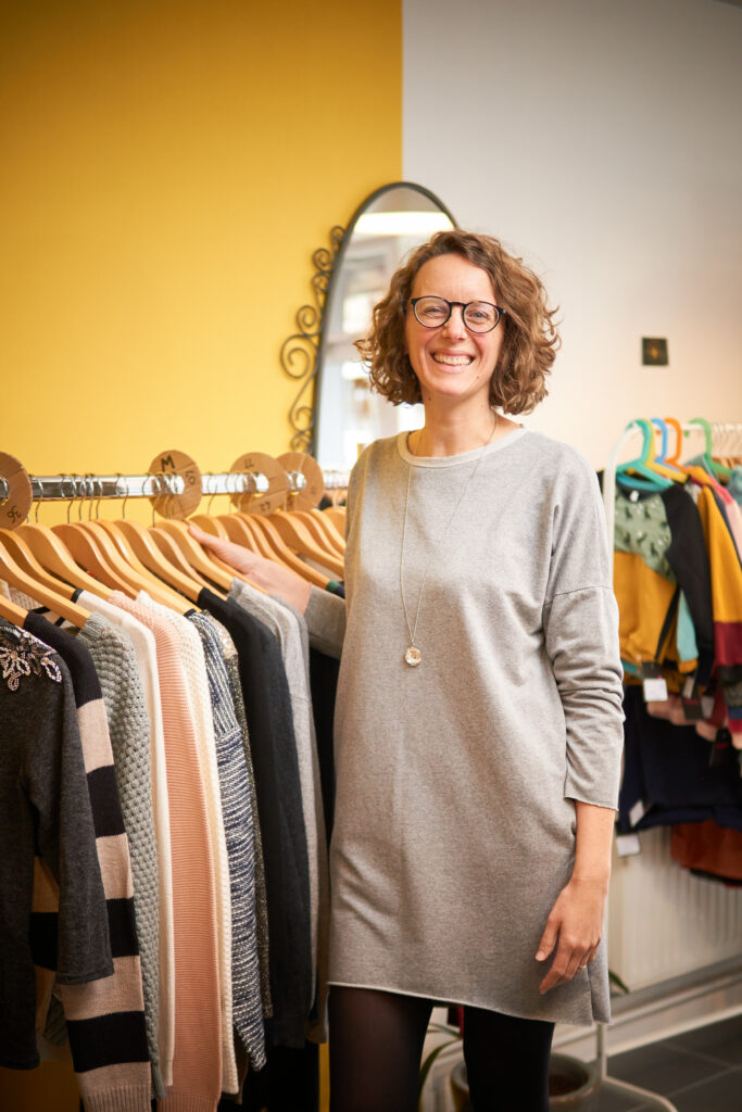 Corinne, créatrice de Comme Neuf, boutique de prêt-à-porter seconde main